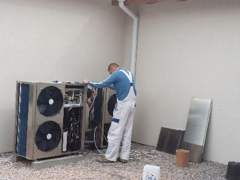One set 18Kw and 12Kw Stainless steel heat pump in Poland for hot water